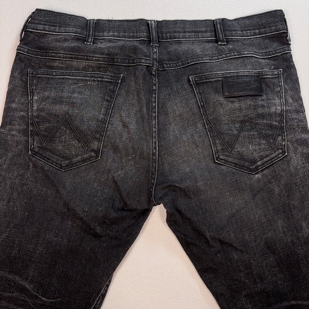 Wrangler Bryson Jeans Men's 36x29* Faded Black Distressed Tapered Stretch Denim - Picture 5 of 16